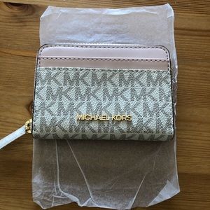 Michael Kors Jet Set Travel Wallet